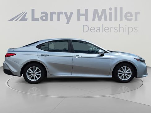 Used 2025 Toyota Camry LE FWD image 6