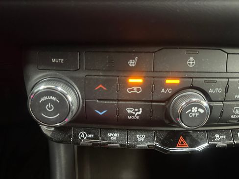 Used 2025 Dodge Durango GT w/ Blacktop Package RWD image 17