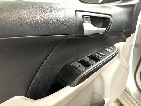 Used 2013 Toyota Camry LE image 15