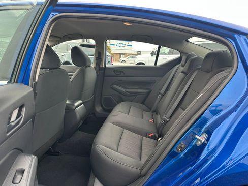 Used 2025 Nissan Altima 2.5 SV image 11