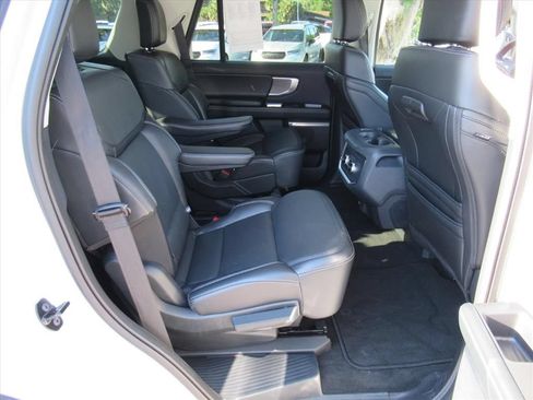 Used 2025 Ford Expedition Platinum AWD/4WD image 27
