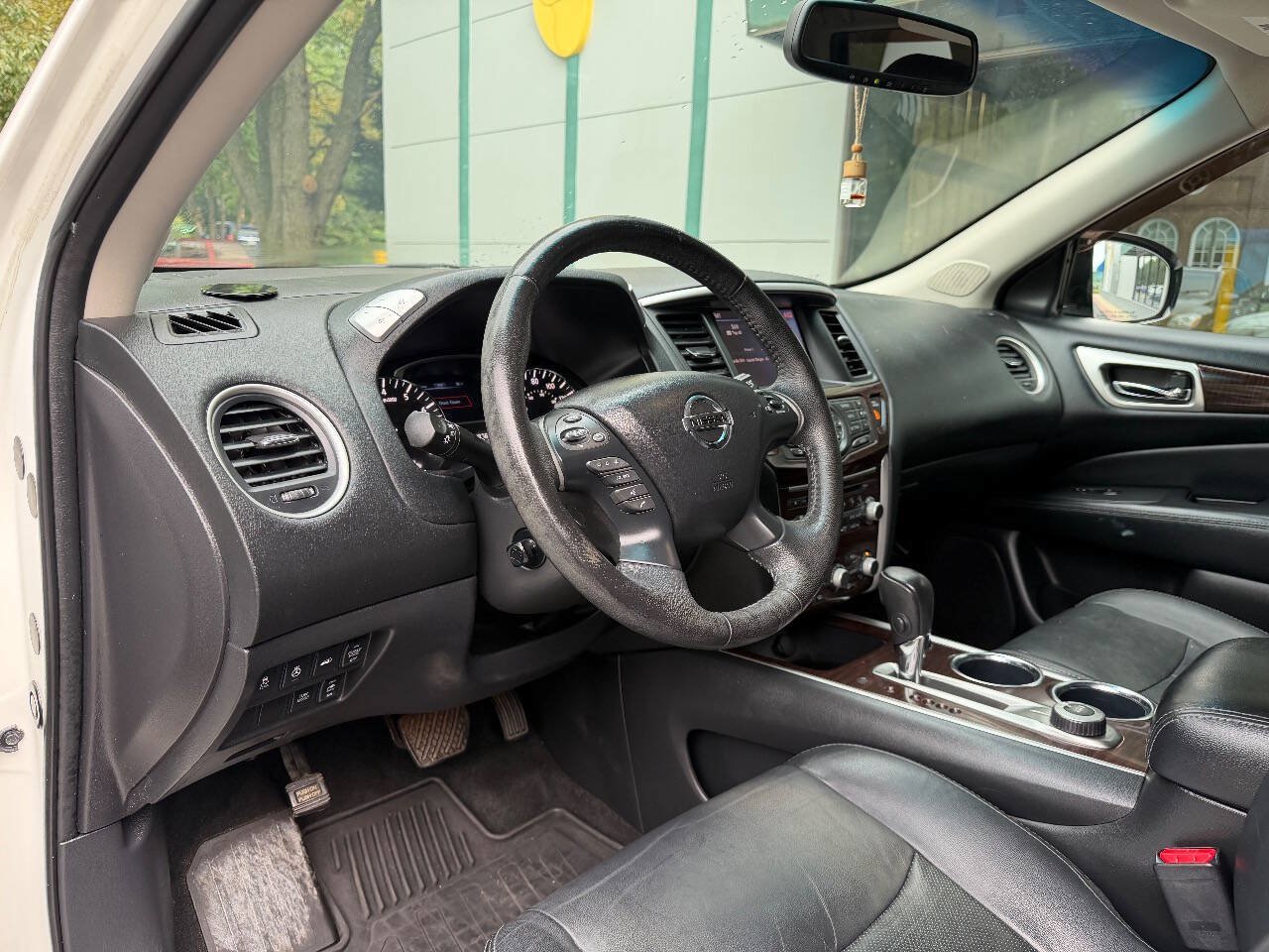 Used 2013 Nissan Pathfinder Platinum AWD/4WD image 10
