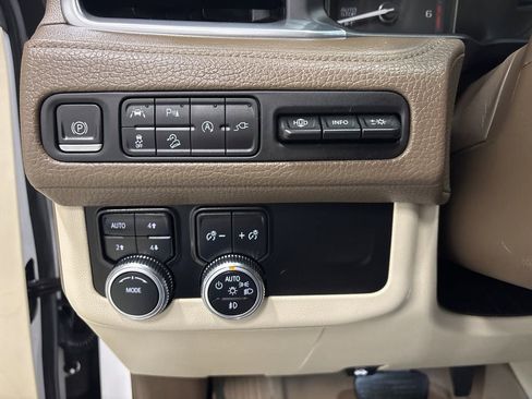 Used 2021 GMC Yukon XL Denali AWD/4WD image 24