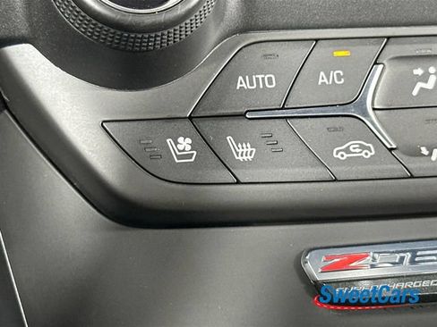 Used 2015 Chevrolet Corvette Z06 w/ 3LZ Preferred Equipment Group RWD image 27
