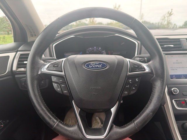 Used 2020 Ford Fusion SEL FWD image 42