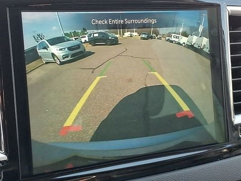 Used 2024 Chrysler Pacifica Touring-L image 14