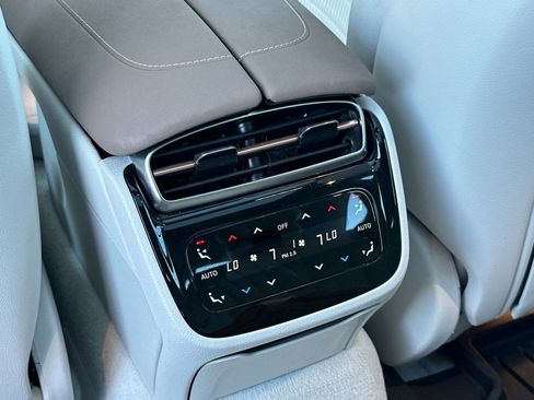 Certified 2022 Mercedes-Benz EQS 580 4MATIC Sedan w/ Exclusive Trim Package image 14