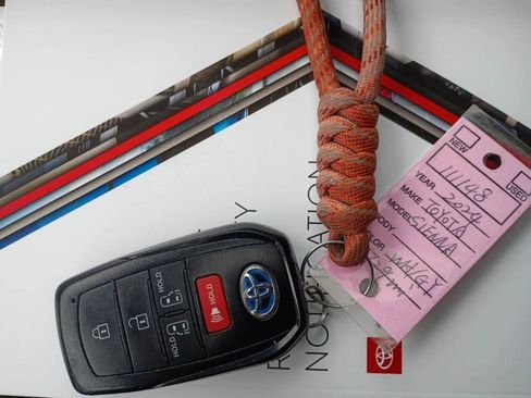 Used 2024 Toyota Sienna LE w/ LE Plus Package AWD/4WD image 22