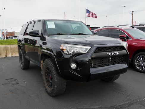 Used 2016 Toyota 4Runner SR5 AWD/4WD image 2