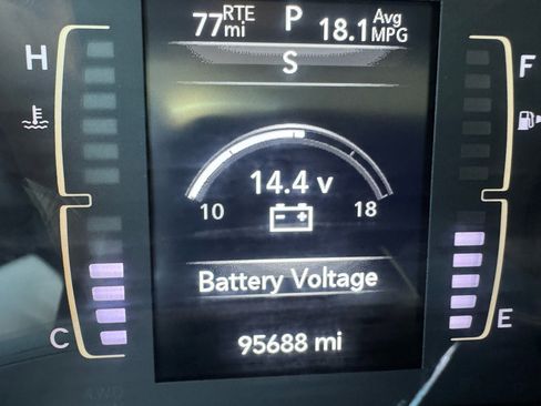 Used 2019 Jeep Cherokee Latitude w/ Cold Weather Group image 20