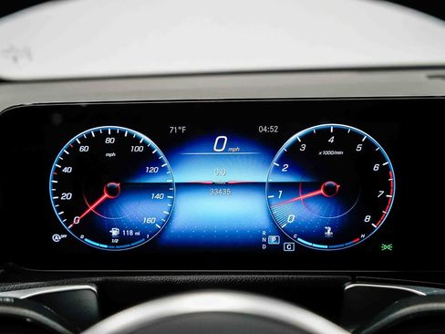 Used 2023 Mercedes-Benz GLB 250 image 24