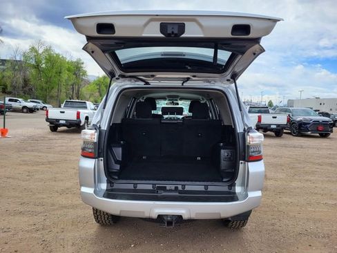Used 2018 Toyota 4Runner SR5 AWD/4WD image 27