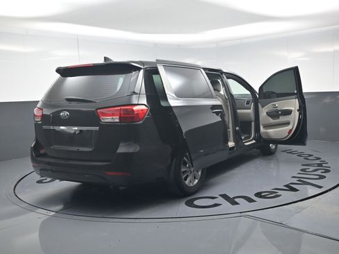 Used 2015 Kia Sedona L image 25
