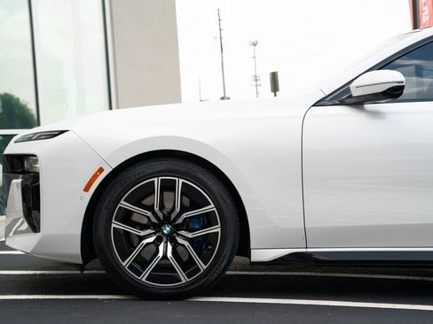 Used 2023 BMW 760i xDrive AWD/4WD image 23