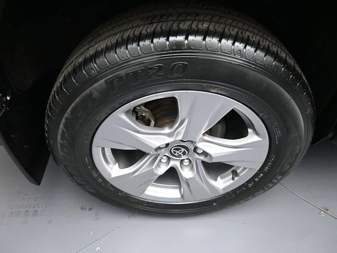 Used 2023 Toyota RAV4 XLE AWD/4WD image 12