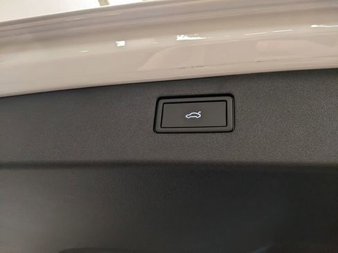 New 2026 Volkswagen Tiguan SE image 30