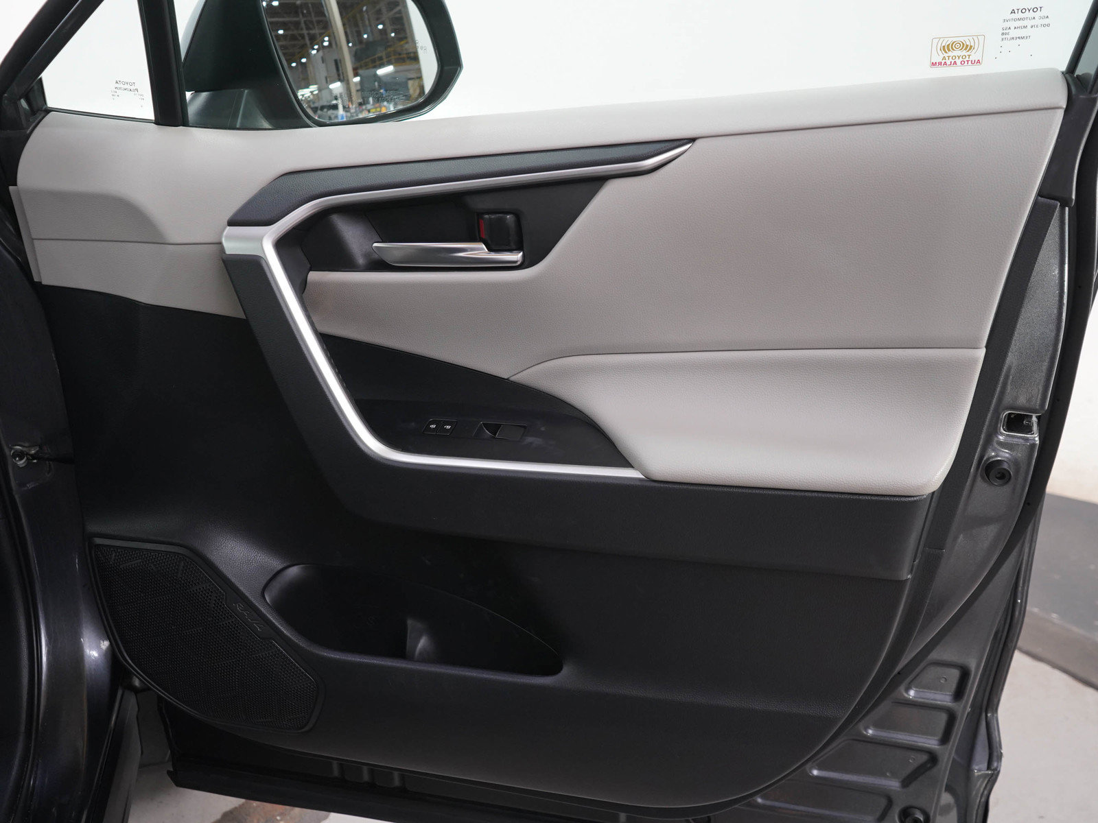 Used 2021 Toyota RAV4 XLE Premium AWD/4WD image 9