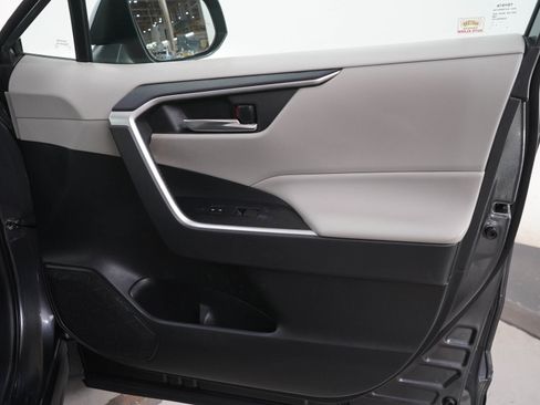 Used 2021 Toyota RAV4 XLE Premium AWD/4WD image 9
