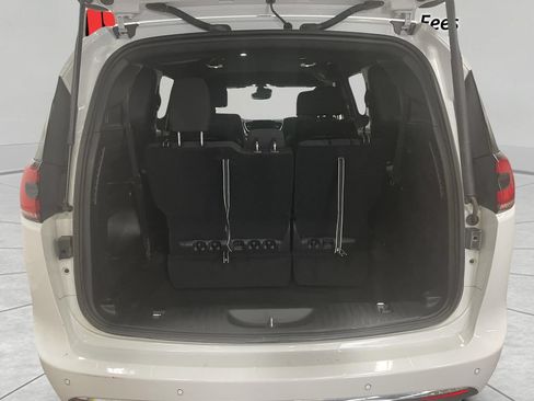 Used 2023 Chrysler Pacifica Touring FWD image 18
