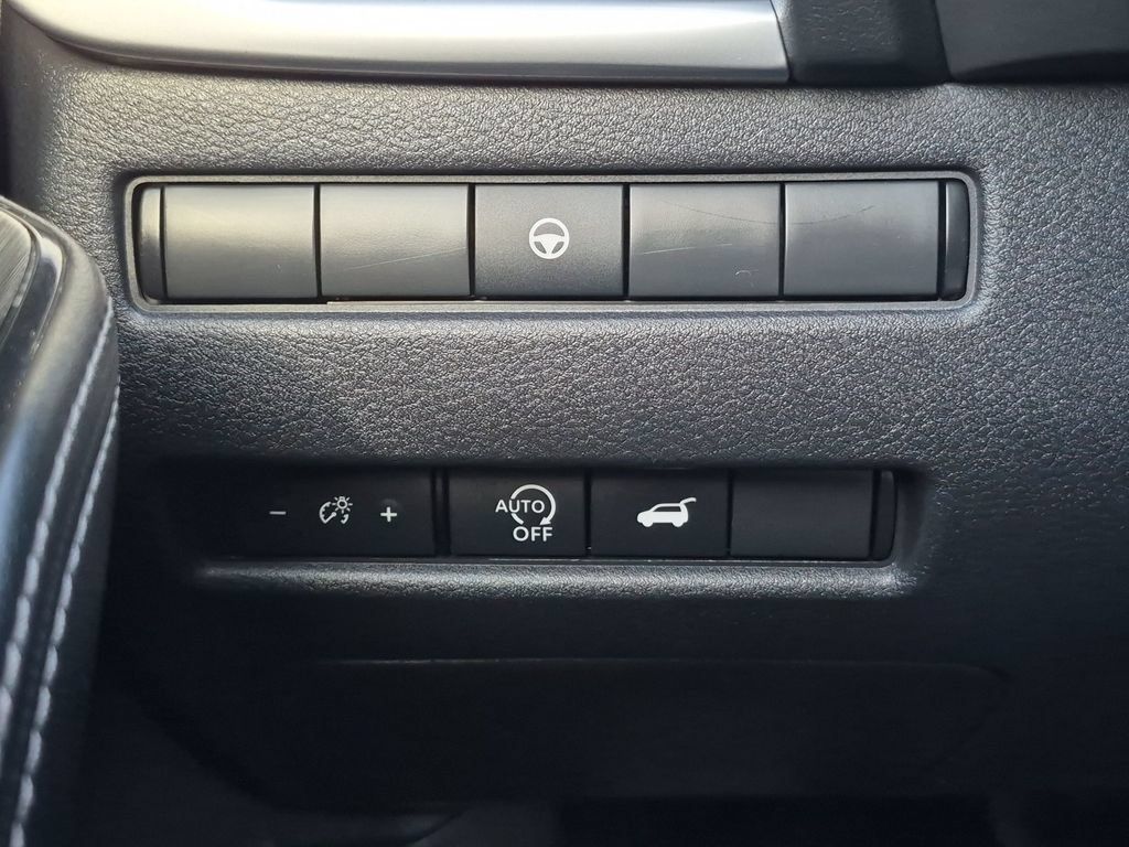 Used 2024 Nissan Rogue SV FWD image 22