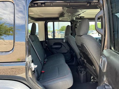 Used 2025 Jeep Wrangler Unlimited Rubicon w/ Convenience Group AWD/4WD image 18