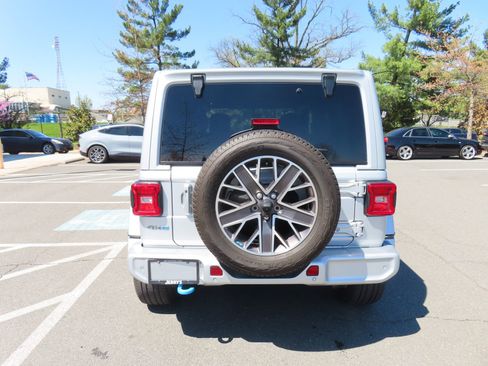 Used 2023 Jeep Wrangler Unlimited Sahara AWD/4WD image 6