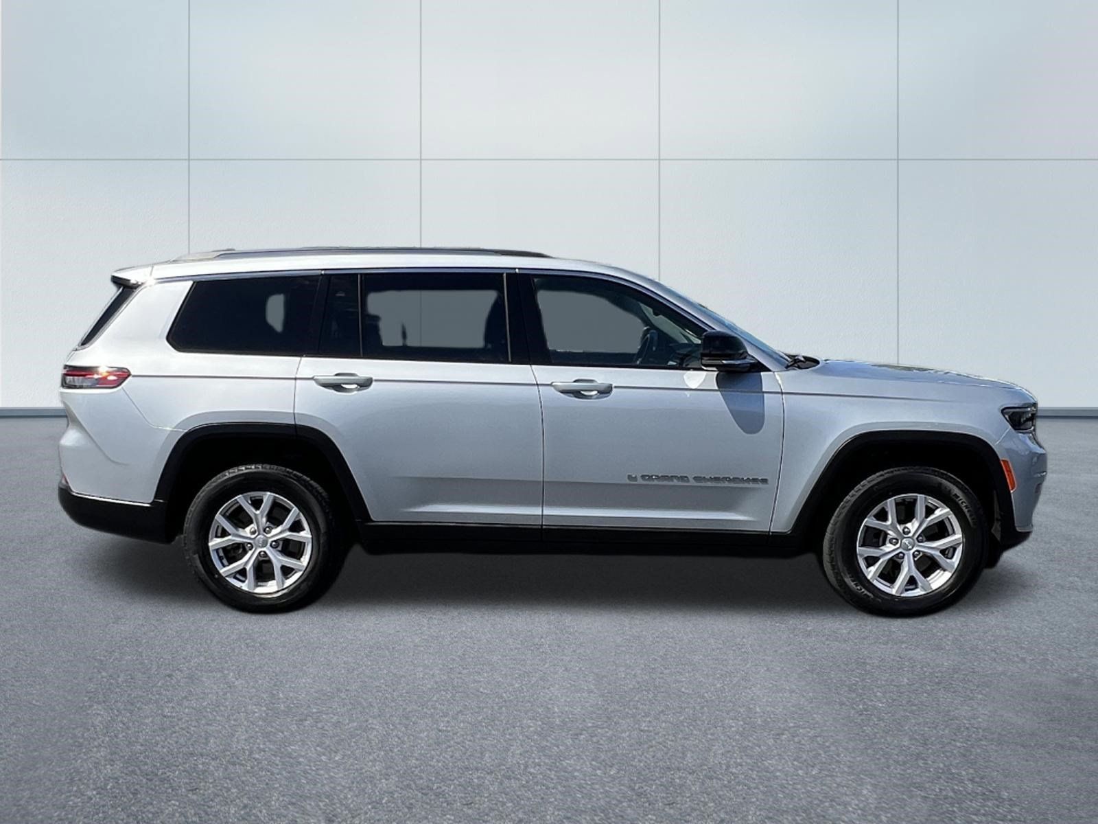 Used 2021 Jeep Grand Cherokee L Limited AWD/4WD image 7