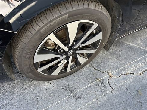 Certified 2022 Nissan Sentra SV w/ SV Premium Package image 3