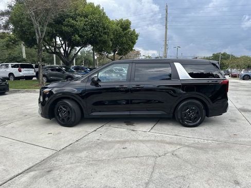 Used 2025 Kia Carnival FWD image 16