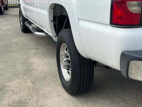 Used 2005 Chevrolet Silverado 2500 LS w/ Heavy-Duty Power Package RWD image 28
