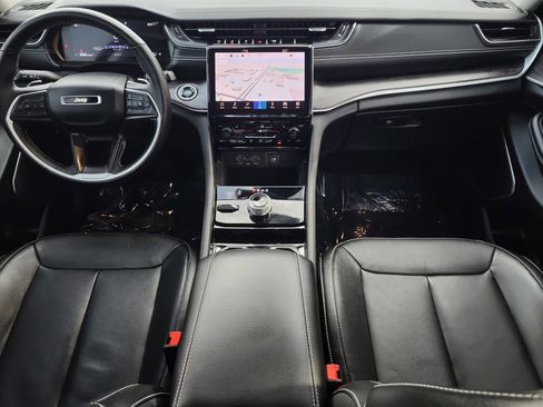 Used 2022 Jeep Grand Cherokee Limited image 20