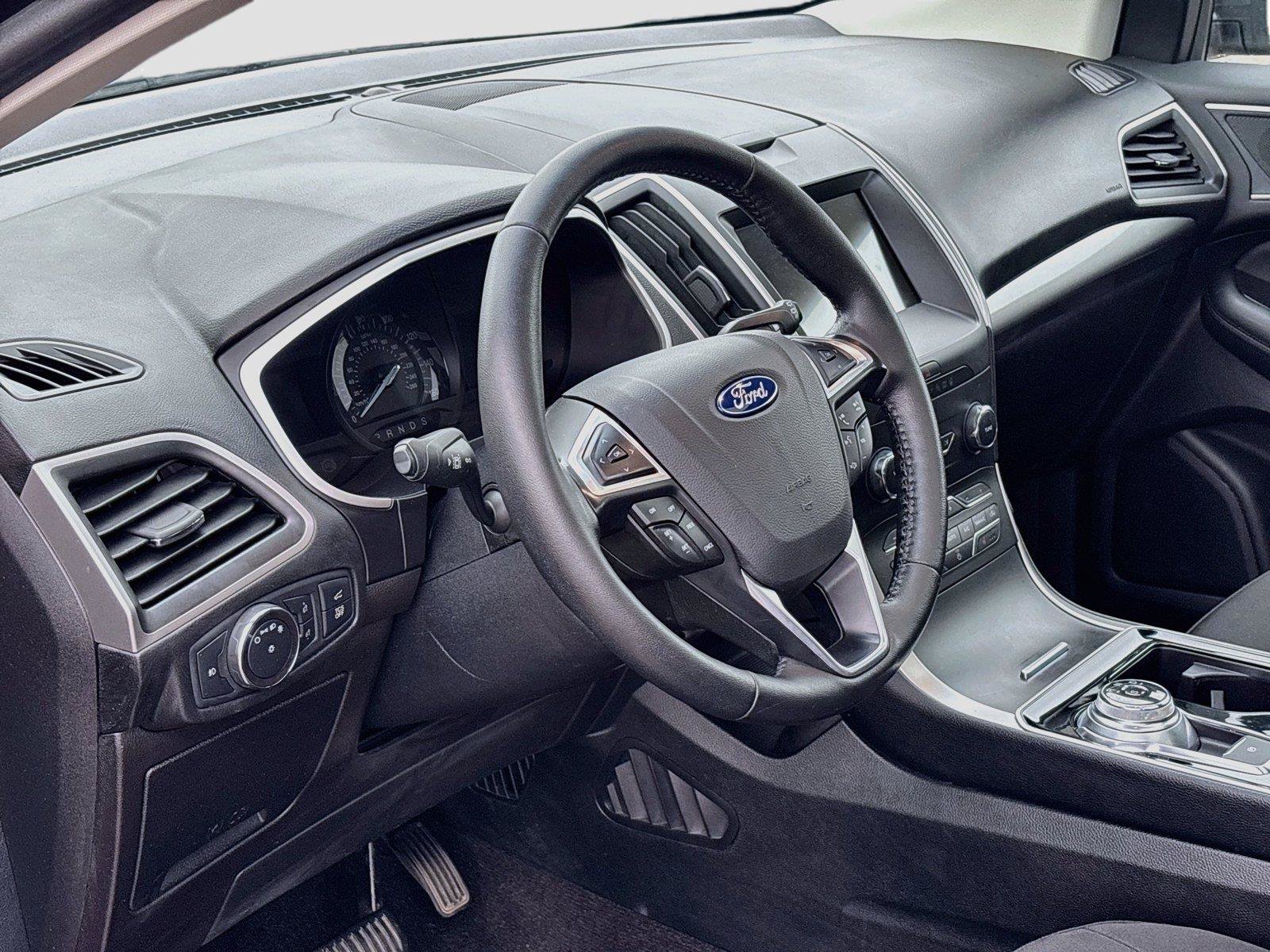 Used 2019 Ford Edge SEL AWD/4WD image 25