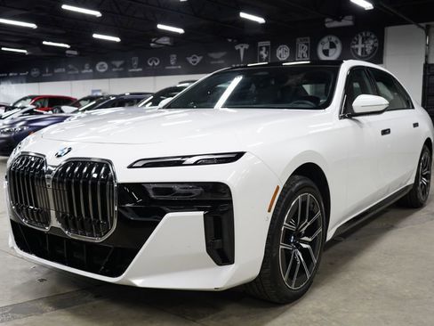 Used 2026 BMW 740i xDrive AWD/4WD image 1
