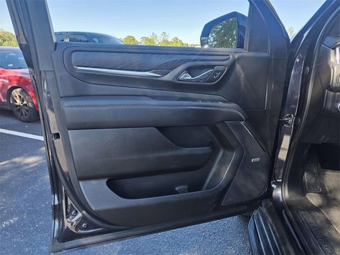 Used 2023 GMC Yukon XL Denali image 12