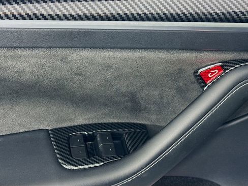 Used 2023 Tesla Model Y Long Range image 21