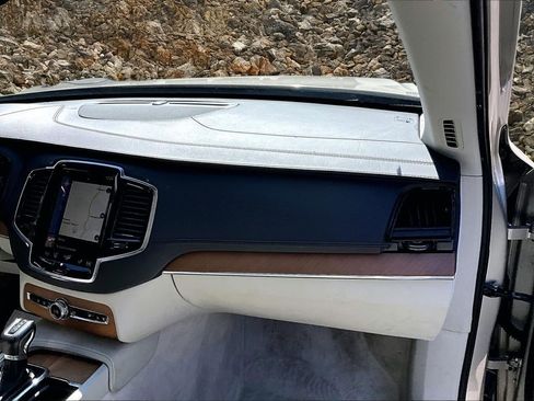 Used 2016 Volvo XC90 T6 Inscription image 11