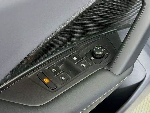 New 2026 Volkswagen Tiguan SE FWD image 19