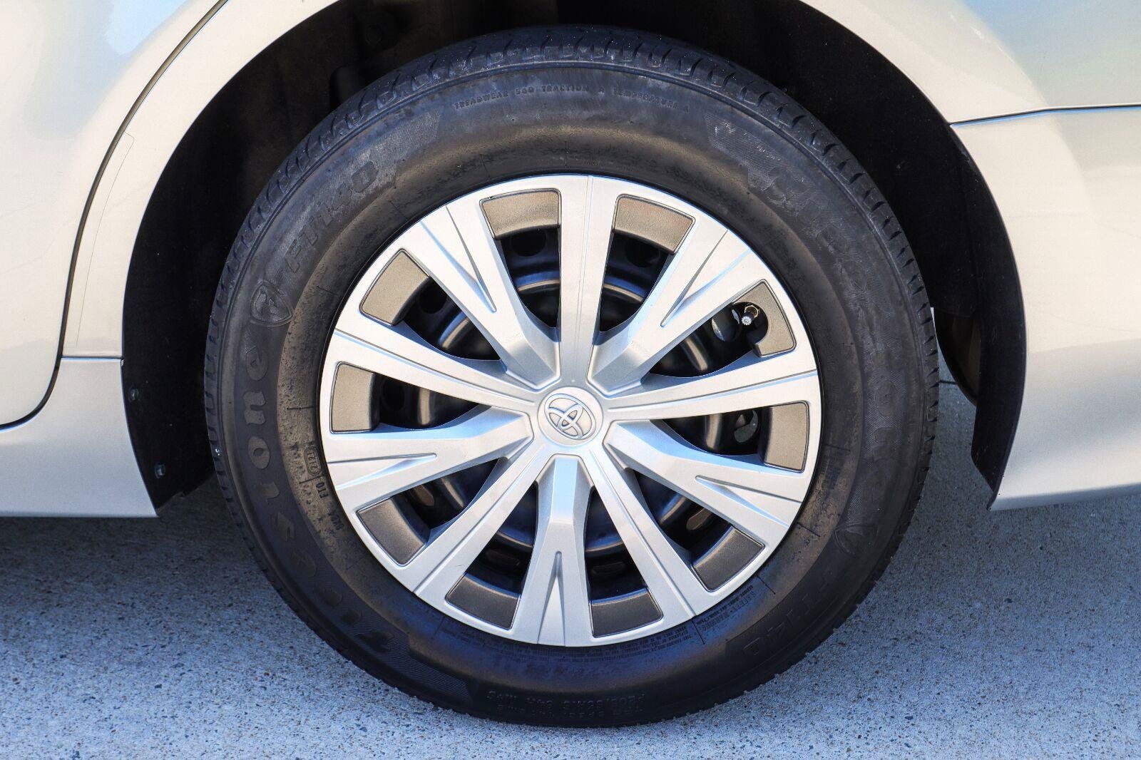 Used 2022 Toyota Camry LE FWD image 21