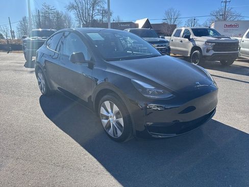 Used 2024 Tesla Model Y Long Range AWD/4WD image 7