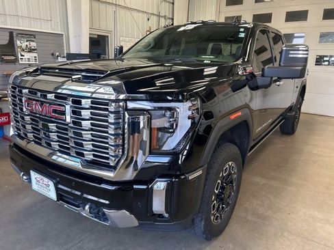 Used 2024 GMC Sierra 3500 Denali w/ Denali Reserve Package image 2