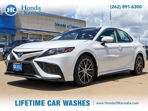 Used 2024 Toyota Camry SE FWD image 1