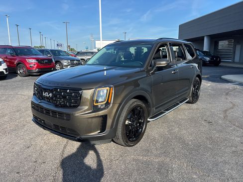 Used 2022 Kia Telluride EX w/ EX Premium Package AWD/4WD image 3