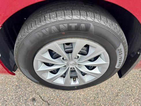 Used 2017 Toyota Camry LE image 34