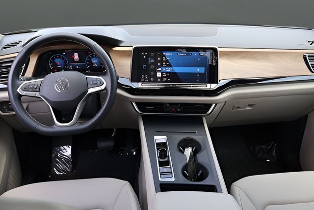Certified 2024 Volkswagen Atlas SE FWD image 16