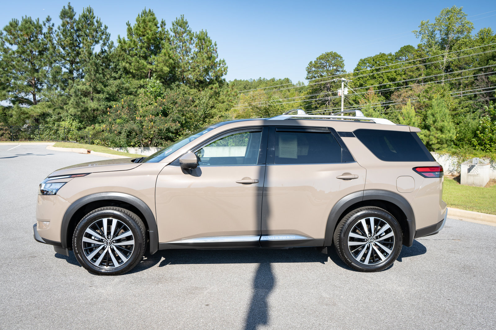 Used 2023 Nissan Pathfinder Platinum w/ Cargo Package FWD image 5