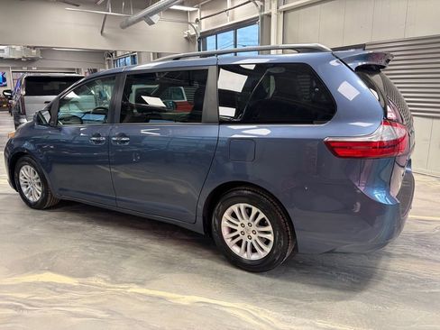 Used 2016 Toyota Sienna XLE Premium image 40