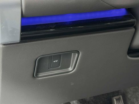 New 2025 Land Rover Range Rover SE image 10