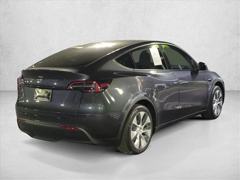 Used 2024 Tesla Model Y 2WD image 5