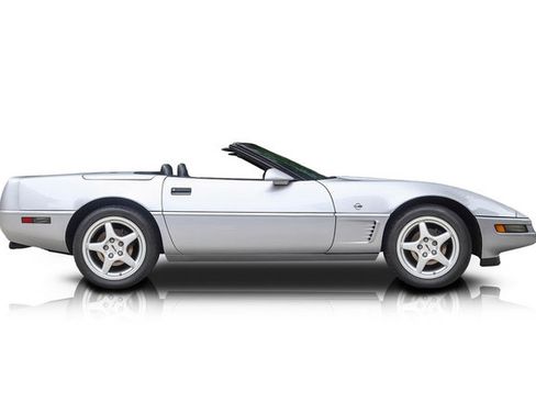 Used 1996 Chevrolet Corvette Convertible RWD image 2