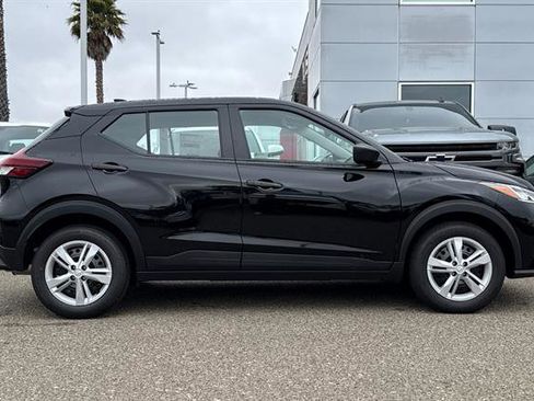 New 2025 Nissan Kicks Play S image 4